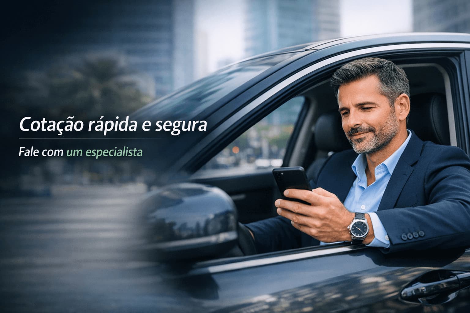 Motorista analisando opções de seguro auto