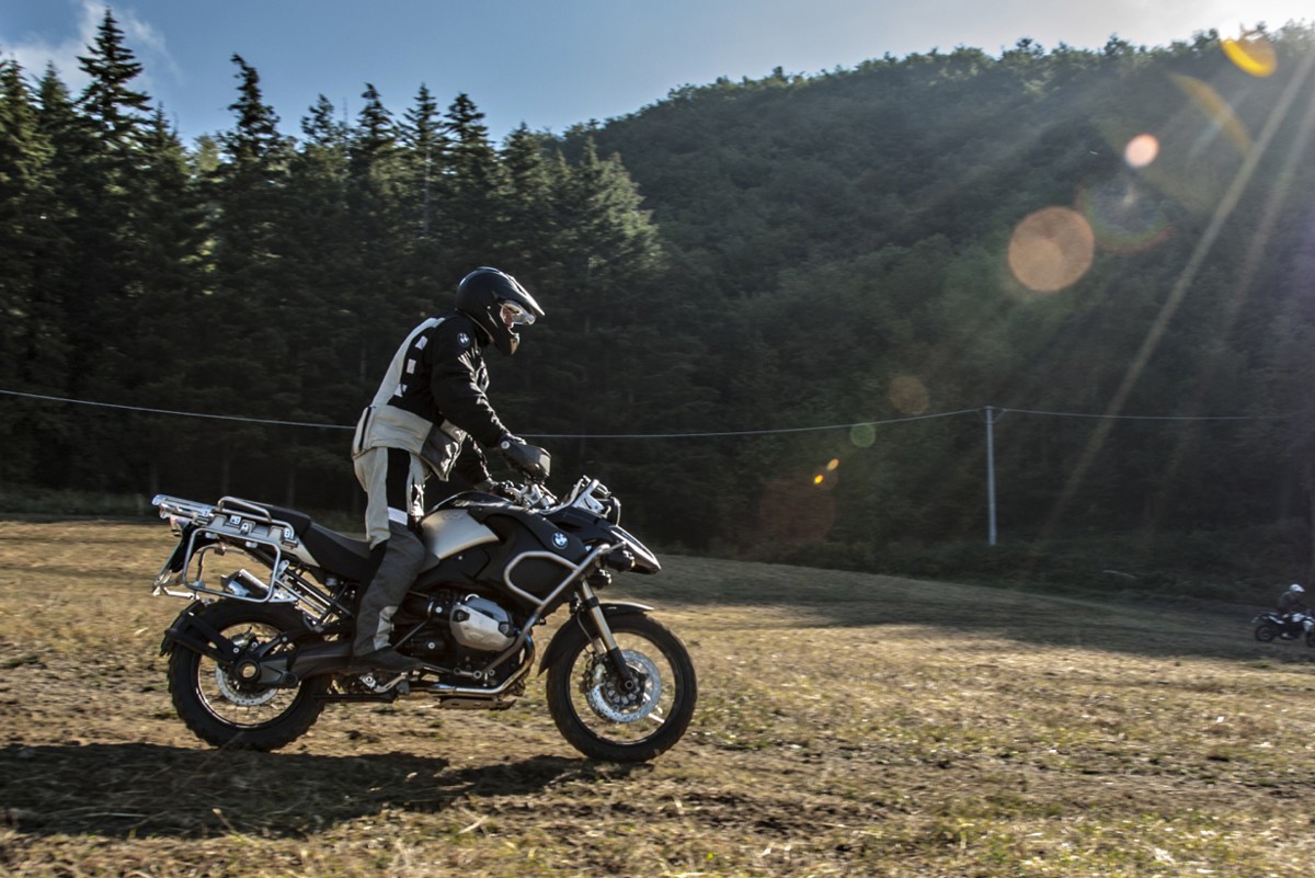 BMW G 650 GS em trilha