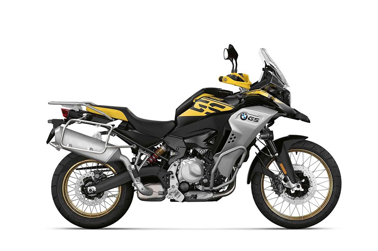 BMW R 1250 GS amarela em movimento