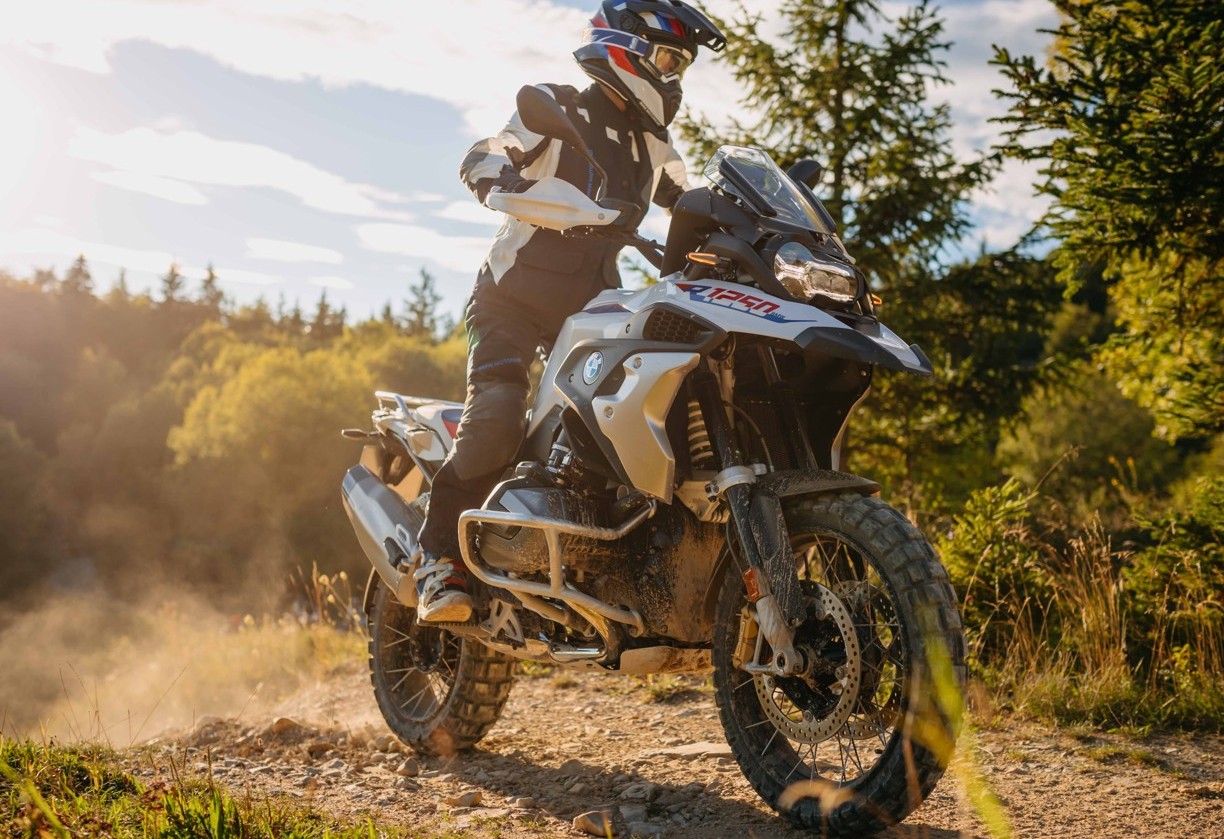 BMW R 1250 GS em trilha