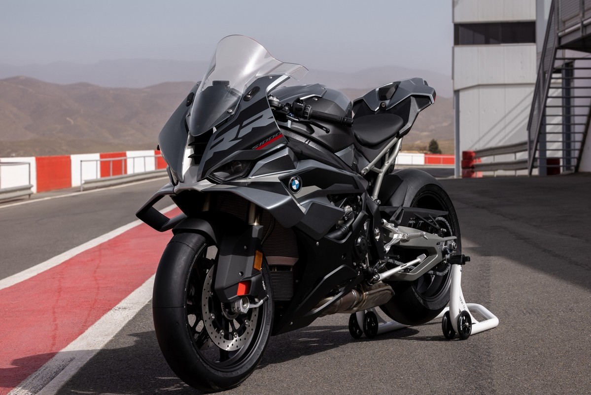 BMW S 1000 RR superbike performance